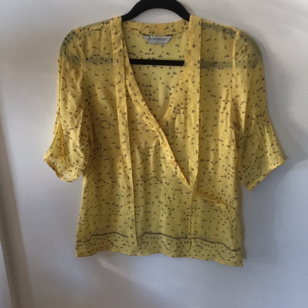 Yellow pattern blouse